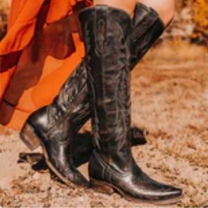 FREEBIRD WONDER Black SIZE 10 BARELY USED. Beautifully stitched & fine leather👢